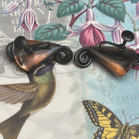 Vintage Artisan Copper Calla Lily Screw Back Earrings - 1 1/4” - Picture 5 of 5